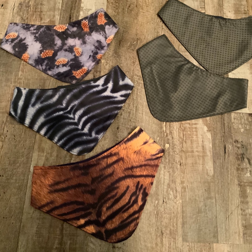 Daba Doo Adjustable Velcro Dog Scarf (“4”/Medium)NWOT